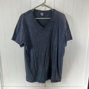 Men’s v-neck t-shirt